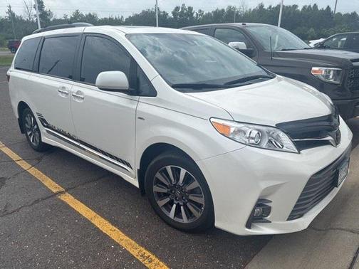 2020 Toyota Sienna XLE