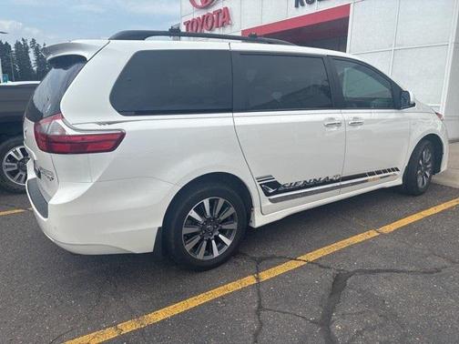 2020 Toyota Sienna XLE