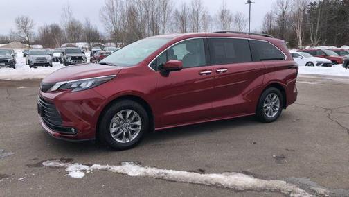 2025 Toyota Sienna XLE