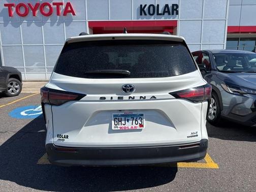2021 Toyota Sienna XLE 7 Passenger