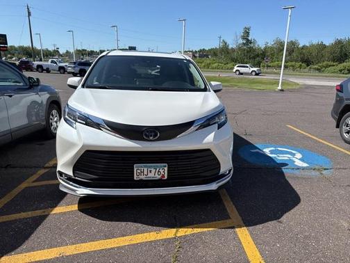 2021 Toyota Sienna XLE 7 Passenger