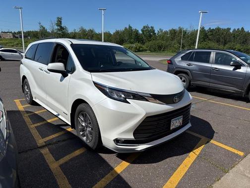 2021 Toyota Sienna XLE 7 Passenger
