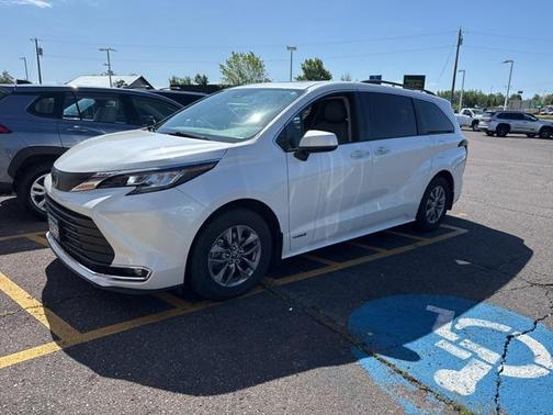 2021 Toyota Sienna XLE 7 Passenger