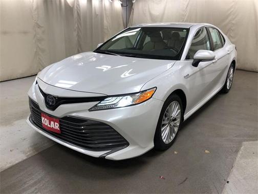 2020 Toyota Camry Hybrid XLE