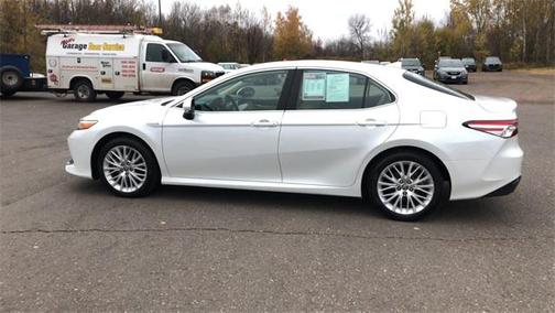 2020 Toyota Camry Hybrid XLE