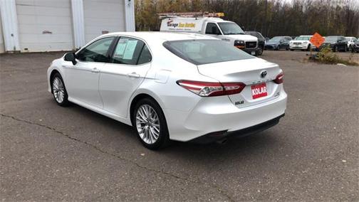 2020 Toyota Camry Hybrid XLE