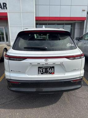 Oxygen White 2025 Toyota Crown Signia Limited