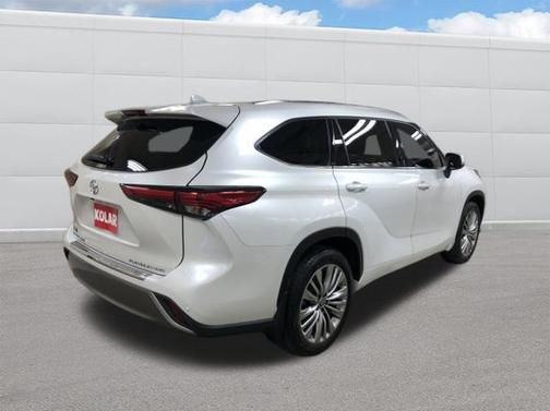 2022 Toyota Highlander Platinum