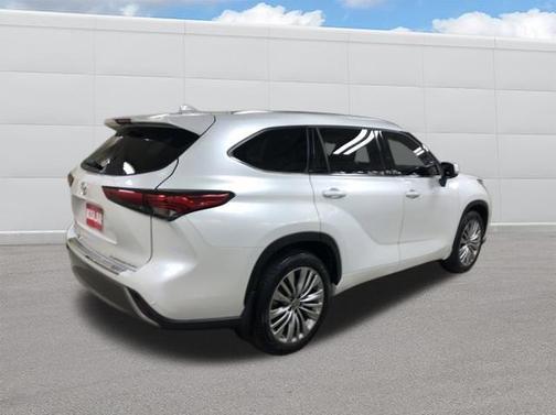 2022 Toyota Highlander Platinum