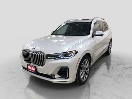 Mineral White Metallic 2022 BMW X7 xDrive40i