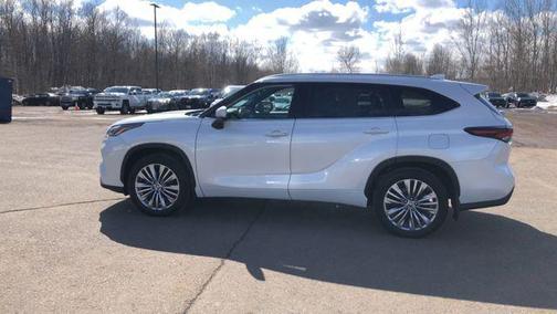 2024 Toyota Highlander Hybrid Platinum