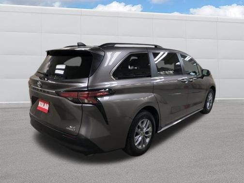 2022 Toyota Sienna XLE 7 Passenger