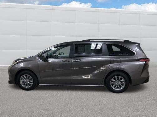 2022 Toyota Sienna XLE 7 Passenger