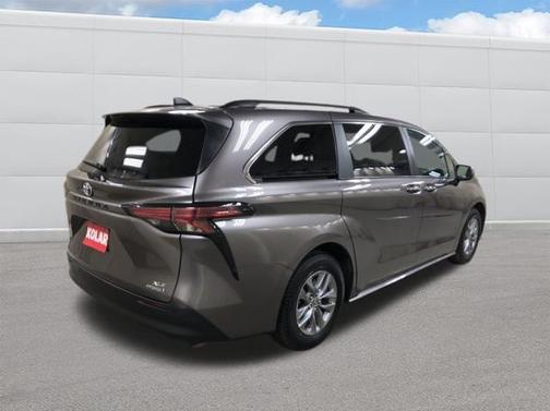 2022 Toyota Sienna XLE 7 Passenger