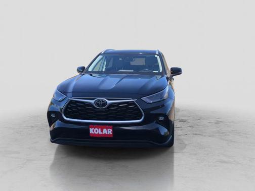 Midnight Black Metallic 2023 Toyota Highlander XLE