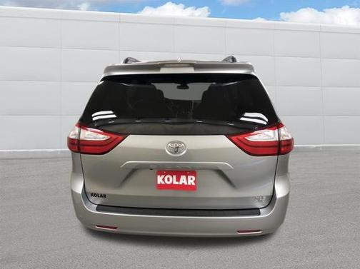 2019 Toyota Sienna XLE