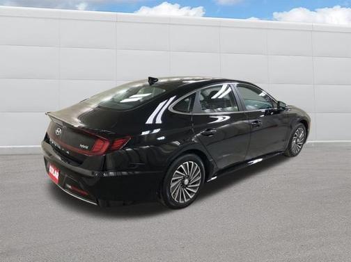 2023 Hyundai SONATA Hybrid SE