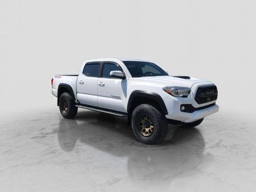 Super White 2019 Toyota Tacoma TRD Sport