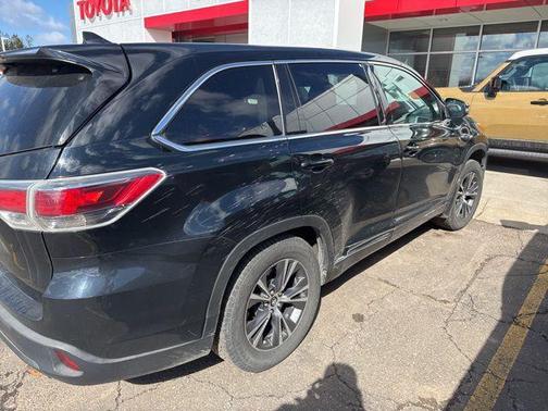 Attitude Black Metallic 2015 Toyota Highlander LE Plus