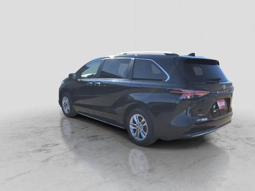 Midnight Black Metallic 2023 Toyota Sienna Limited