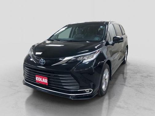 Midnight Black Metallic 2023 Toyota Sienna Limited