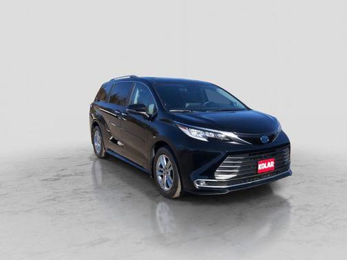 Midnight Black Metallic 2023 Toyota Sienna Limited