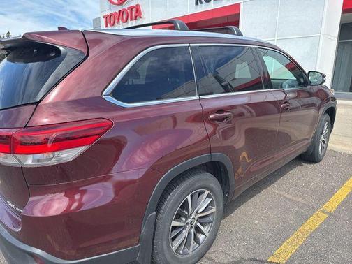 Ooh La La Rouge Mica 2018 Toyota Highlander XLE