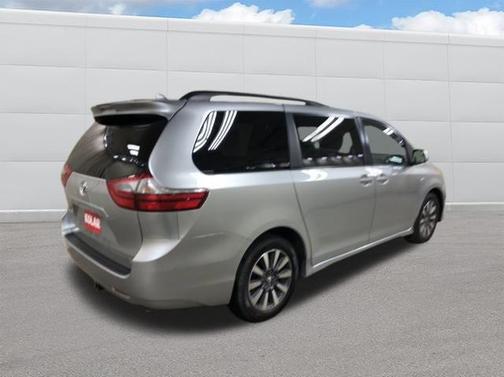 2020 Toyota Sienna LE