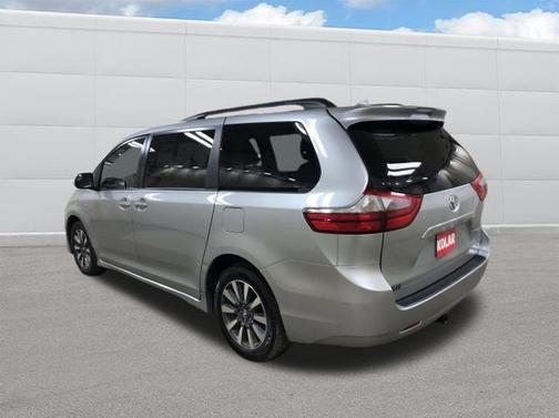 2020 Toyota Sienna LE