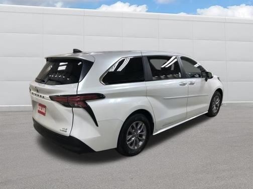 2022 Toyota Sienna XLE 7 Passenger
