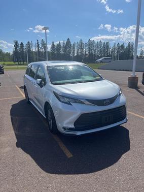 2022 Toyota Sienna XLE 7 Passenger