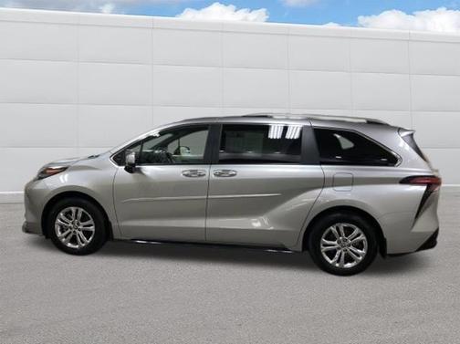2024 Toyota Sienna Platinum 7 Passenger