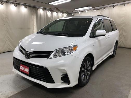2018 Toyota Sienna LE