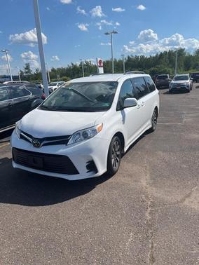 2018 Toyota Sienna LE