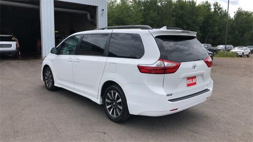 2018 Toyota Sienna LE
