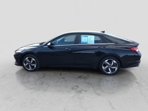 Phantom Black 2022 Hyundai ELANTRA SEL