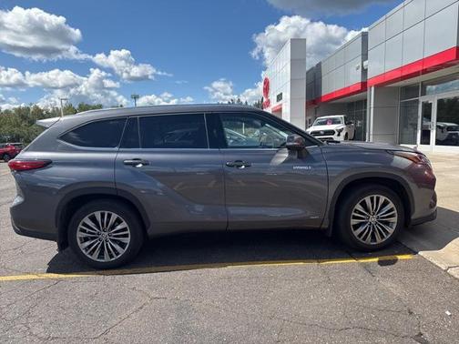 2021 Toyota Highlander Hybrid Platinum