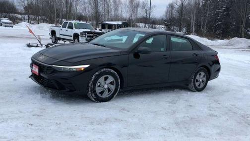 2025 Hyundai ELANTRA SE