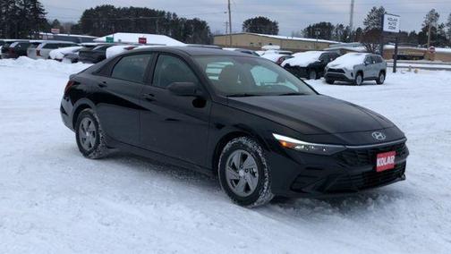 2025 Hyundai ELANTRA SE