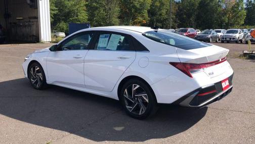 2025 Hyundai ELANTRA Limited