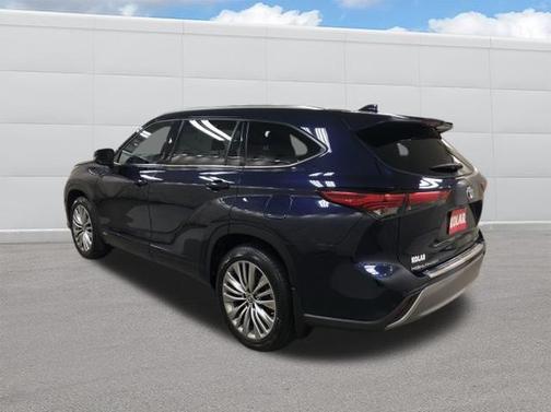 2022 Toyota Highlander Hybrid Platinum