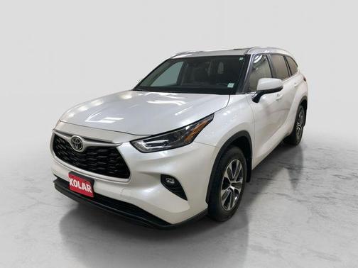 Wind Chill Pearl 2023 Toyota Highlander XLE