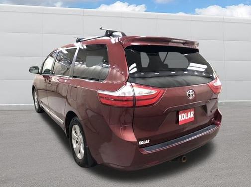 2017 Toyota Sienna LE
