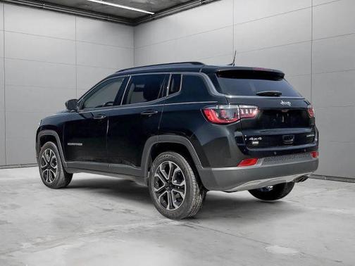 Black 2022 Jeep Compass Limited