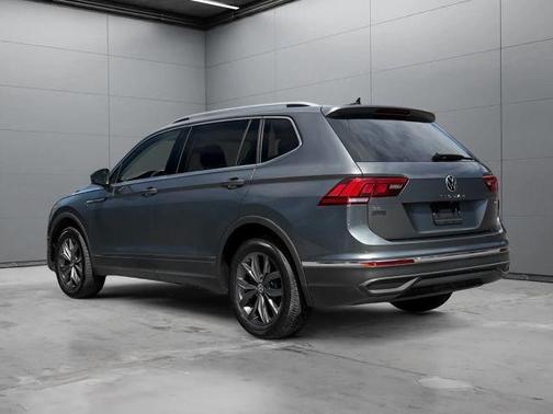 Platinum Gray Metallic 2022 Volkswagen Tiguan 2.0T SE