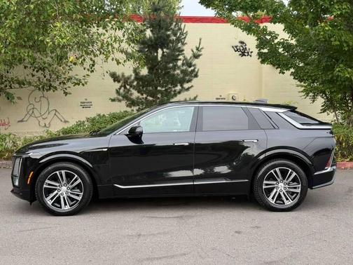 2024 Cadillac LYRIQ V