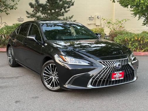 2022 Lexus ES 300h Base