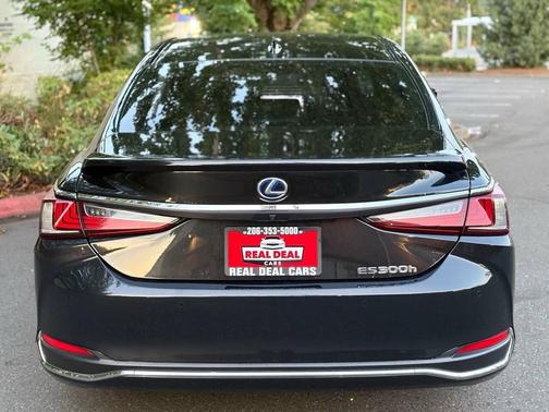 2022 Lexus ES 300h Base