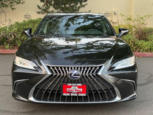 2022 Lexus ES 300h Base