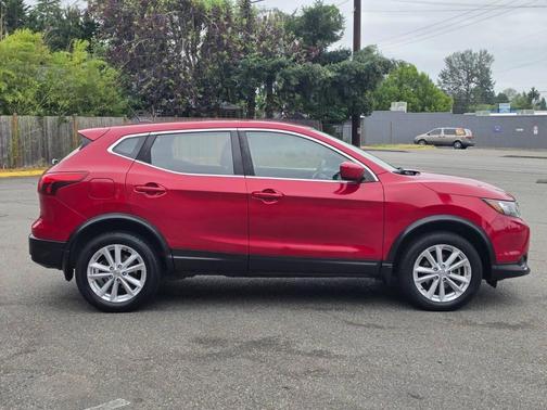Palatial Ruby 2018 Nissan Rogue Sport S